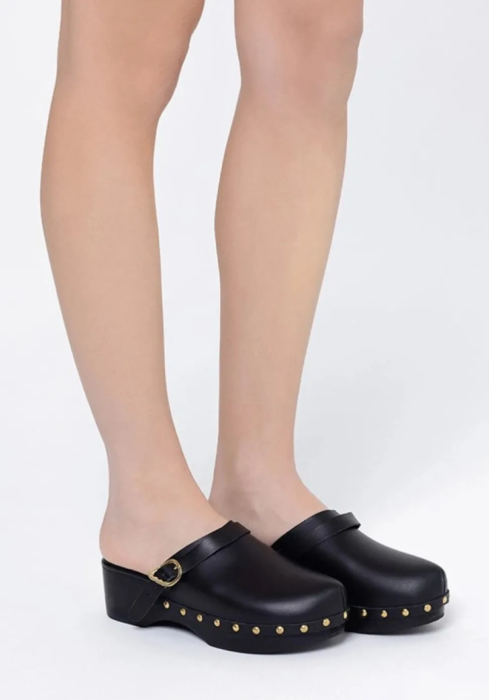 Classic closed clog black
