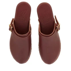 Classic closed clog chestnut
