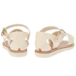 Little andromeda soft off white