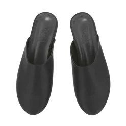 The slipper all black