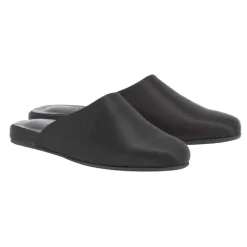 The slipper all black